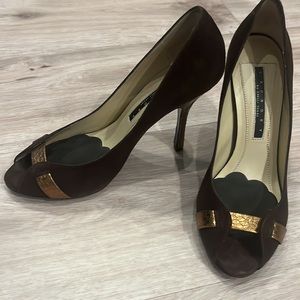 Size 7M Laundry by Shelli Segal Brown Heels with gold accent.